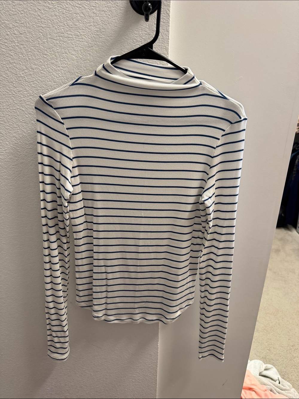 American Eagle Ribbed mock neck